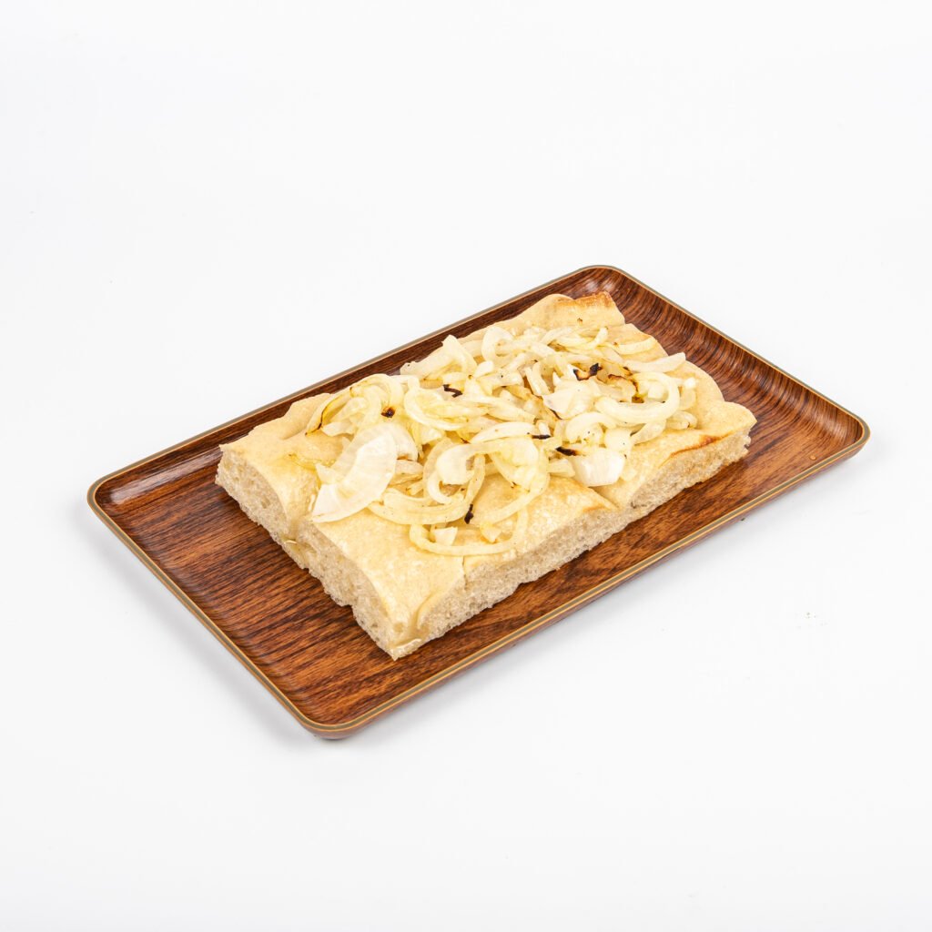 Focaccia genovesa con cebolla de Caruggi, con los ojos marcados en la superficie