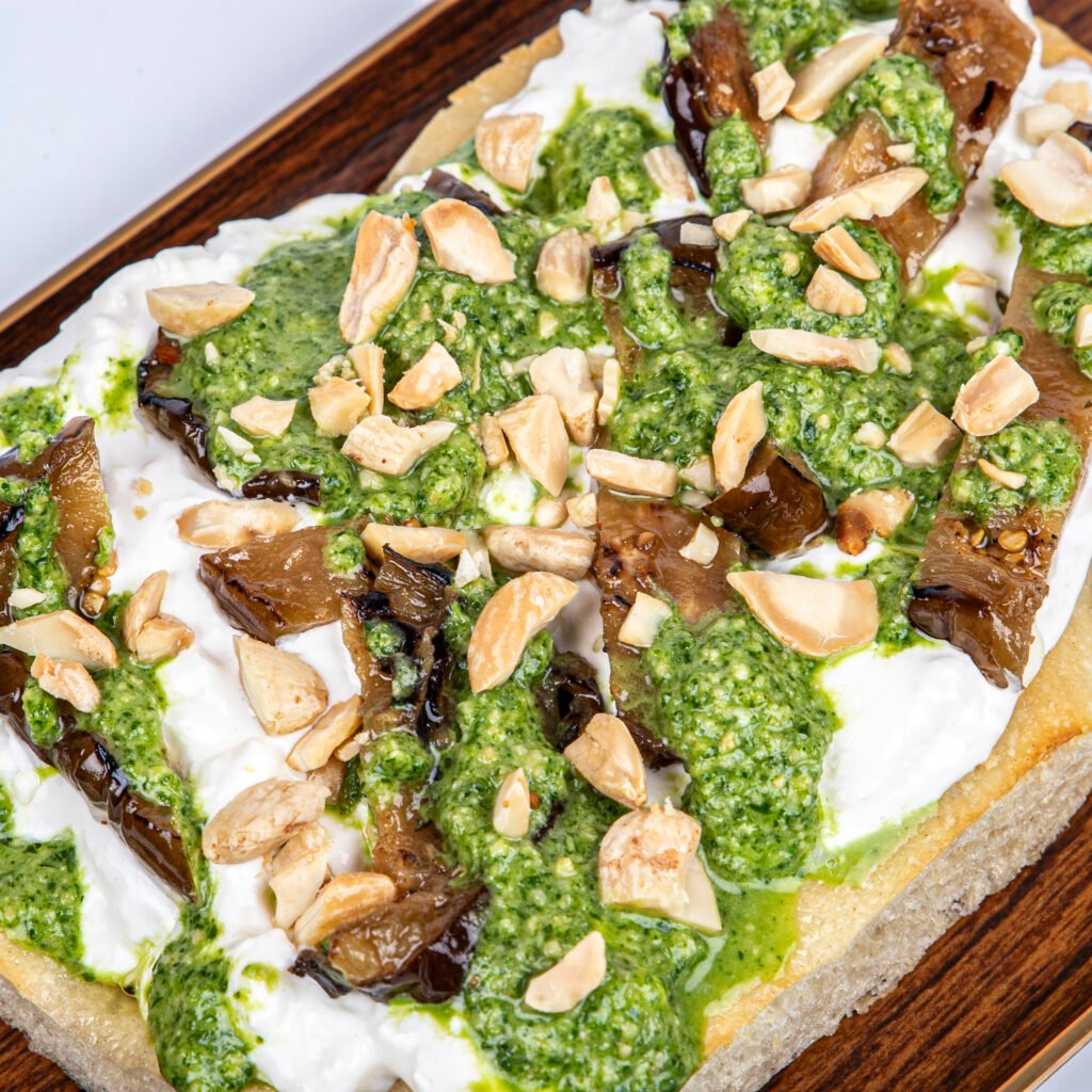 Focaccia genovesa con pesto y almendra
